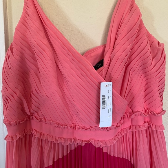 JCrew pleated hibiscus maxi dress in geometric print - Picture 6 of 6